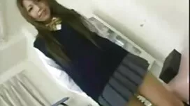 دو آدمک یک جوجه را ب ...
