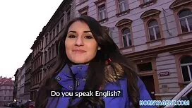 یک مرد خوش تیپ طاس ی ...