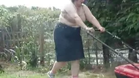 سبزه Busty در لباس ز ...