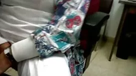 خروس نر بلند در دهان ...