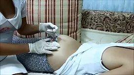 یک گربه آبدار داغ با ...