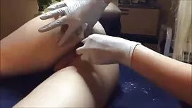 دختر گربه اش را نشان ...